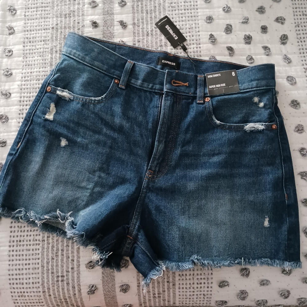 NWT High-rise mom shorts